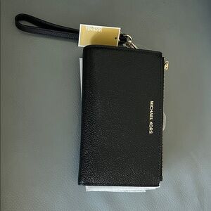 NWT 🤩Michael Kors Black Leather Wristlet with Gold Details